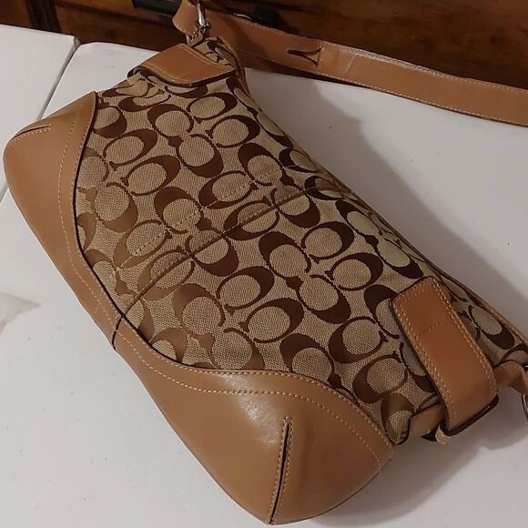 Coach Logo Signature Hamptons Hobo Bag F07077 - Picture 5 of 13